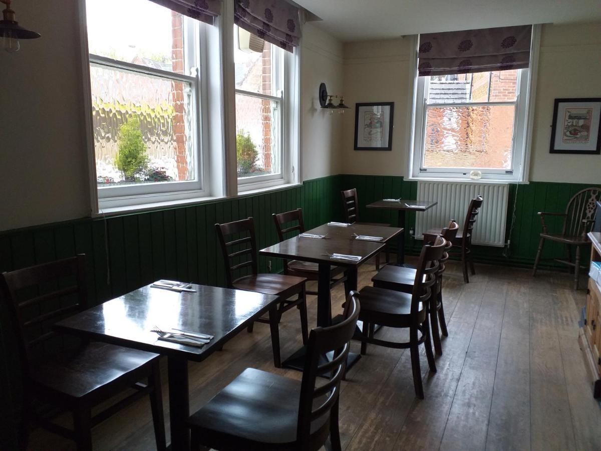 Coach & Horses Dersingham Exterior foto