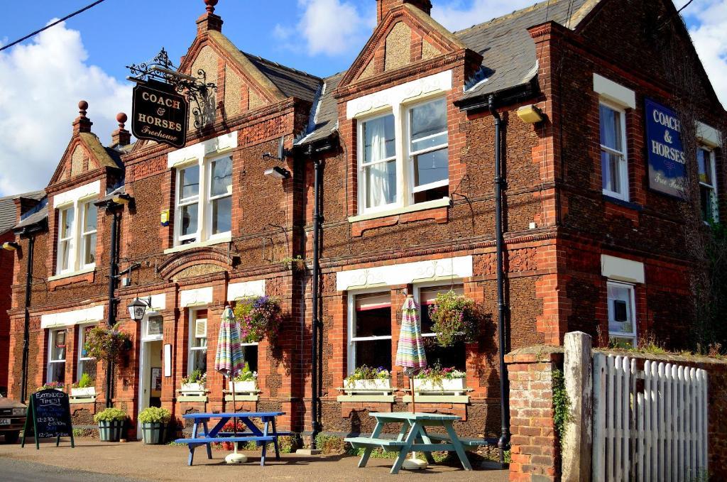 Coach & Horses Dersingham Exterior foto