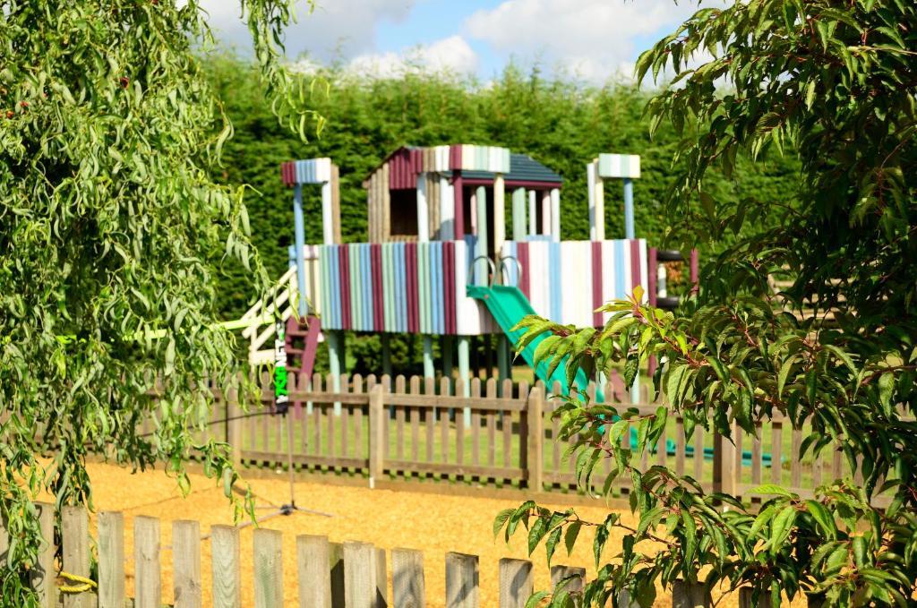 Coach & Horses Dersingham Exterior foto