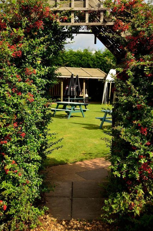 Coach & Horses Dersingham Exterior foto