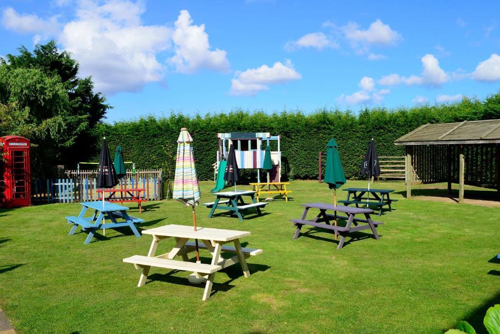 Coach & Horses Dersingham Exterior foto